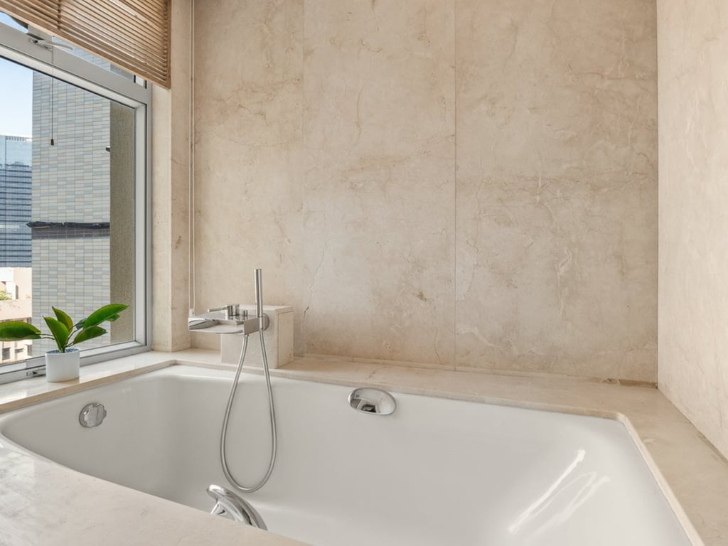 https://img.propertyraptor.com/cdn-cgi/imagedelivery/KD5bF_AFL0JDTbKLWF7z9g/ap8/ap8_001/hornet/prp/img/52f9f64322fbce9b407aa626b12fde15.jpg/public