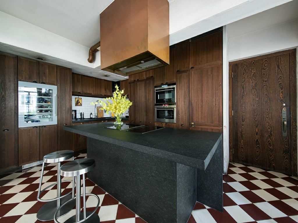 https://img.propertyraptor.com/cdn-cgi/imagedelivery/KD5bF_AFL0JDTbKLWF7z9g/ap8/ap8_001/hornet/prp/img/52fa2d77f4a97b6dbc778ab3cb041aba.jpg/public