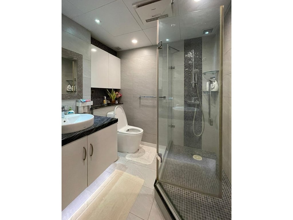 https://img.propertyraptor.com/cdn-cgi/imagedelivery/KD5bF_AFL0JDTbKLWF7z9g/ap8/ap8_001/hornet/prp/img/5326b37d8176df43a44196afad797e8c-wtm.jpg/public