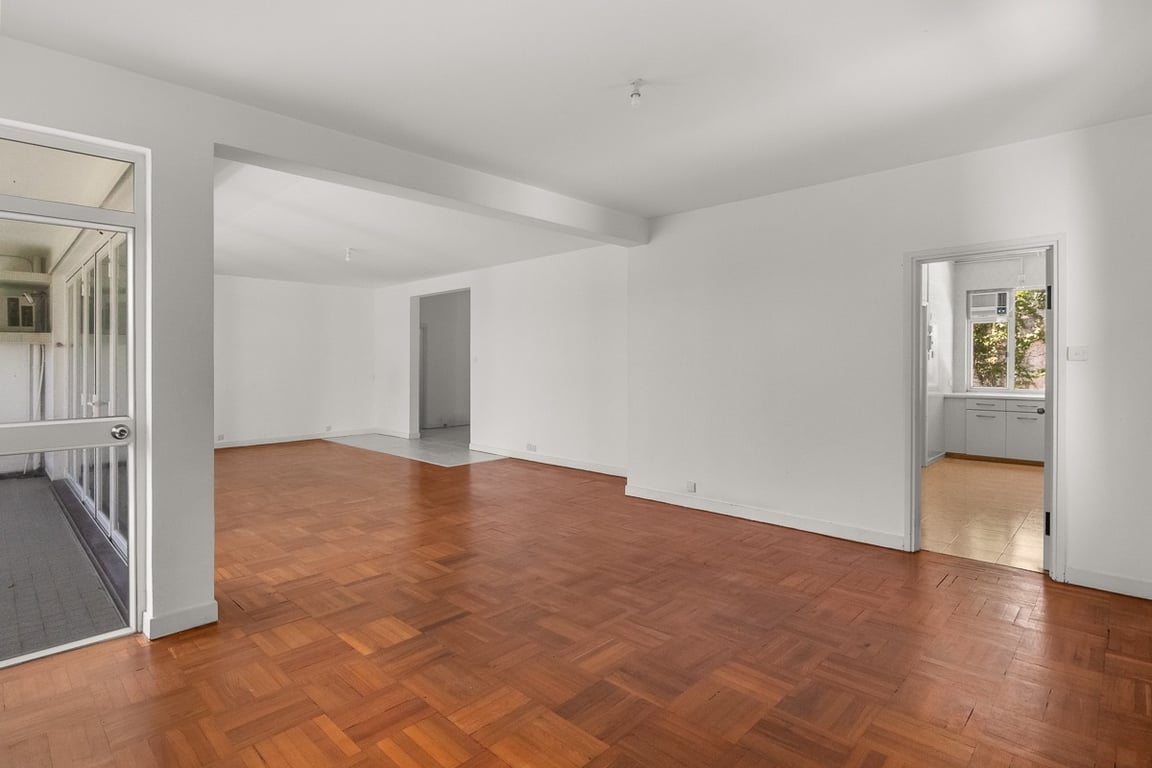 https://img.propertyraptor.com/cdn-cgi/imagedelivery/KD5bF_AFL0JDTbKLWF7z9g/ap8/ap8_001/hornet/prp/img/53280ad50fe34aaaffb42522d3972468-wtm.jpg/public