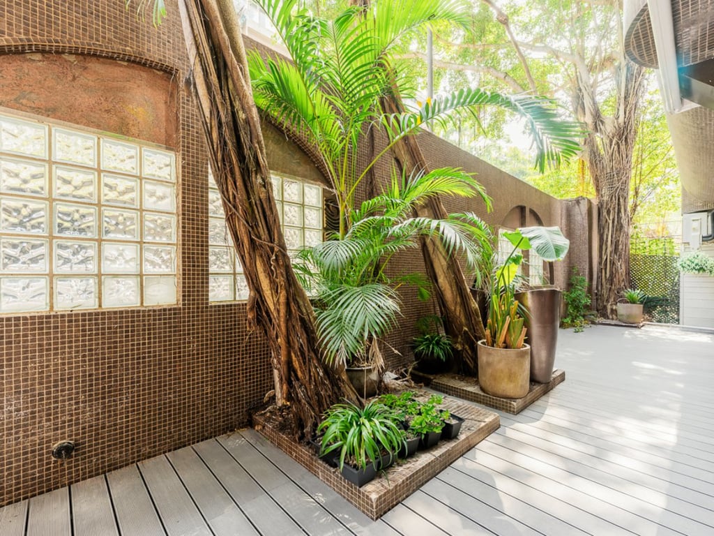 https://img.propertyraptor.com/cdn-cgi/imagedelivery/KD5bF_AFL0JDTbKLWF7z9g/ap8/ap8_001/hornet/prp/img/5332c704a5899e02f1827968badbd493.jpg/public