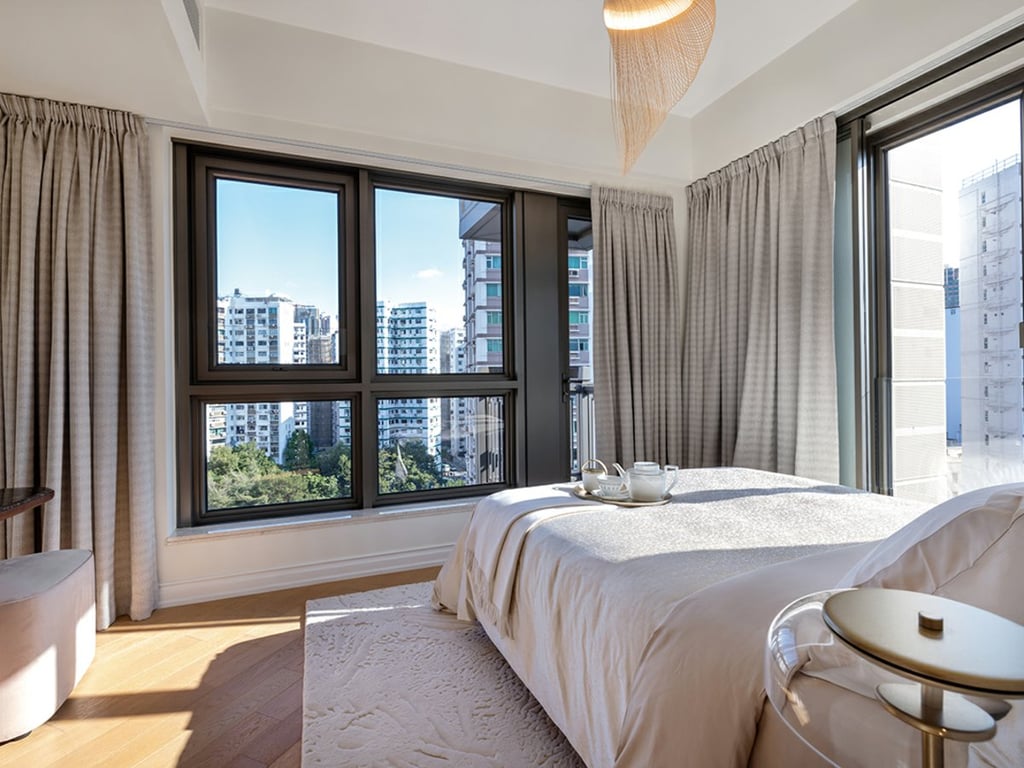 https://img.propertyraptor.com/cdn-cgi/imagedelivery/KD5bF_AFL0JDTbKLWF7z9g/ap8/ap8_001/hornet/prp/img/53437576ac42bb8761e15f4f74ebcb5f.jpg/public