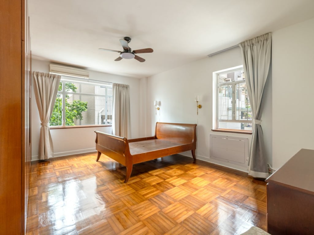 https://img.propertyraptor.com/cdn-cgi/imagedelivery/KD5bF_AFL0JDTbKLWF7z9g/ap8/ap8_001/hornet/prp/img/53736e4a3cae10ddd3f77c837b859886.jpg/public