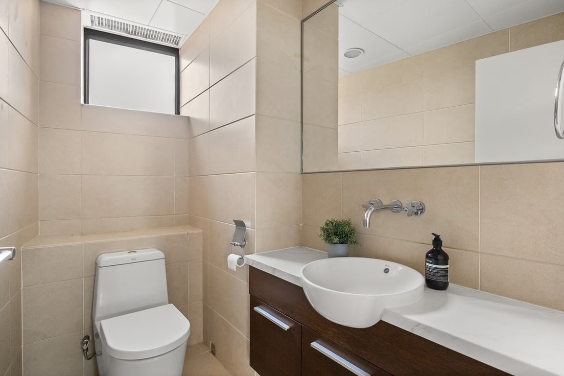 https://img.propertyraptor.com/cdn-cgi/imagedelivery/KD5bF_AFL0JDTbKLWF7z9g/ap8/ap8_001/hornet/prp/img/537c841daa9b6062afb868cea593f14c-wtm.jpg/public