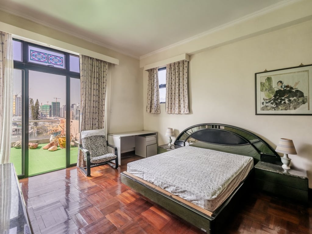 https://img.propertyraptor.com/cdn-cgi/imagedelivery/KD5bF_AFL0JDTbKLWF7z9g/ap8/ap8_001/hornet/prp/img/53858dcab030aa46ef8481f0a988fbdd.jpg/public