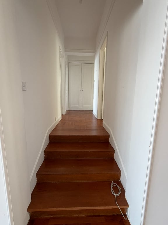https://img.propertyraptor.com/cdn-cgi/imagedelivery/KD5bF_AFL0JDTbKLWF7z9g/ap8/ap8_001/hornet/prp/img/53a1fc2cd02275ebab8c9ae76ca6b255-wtm.jpg/public