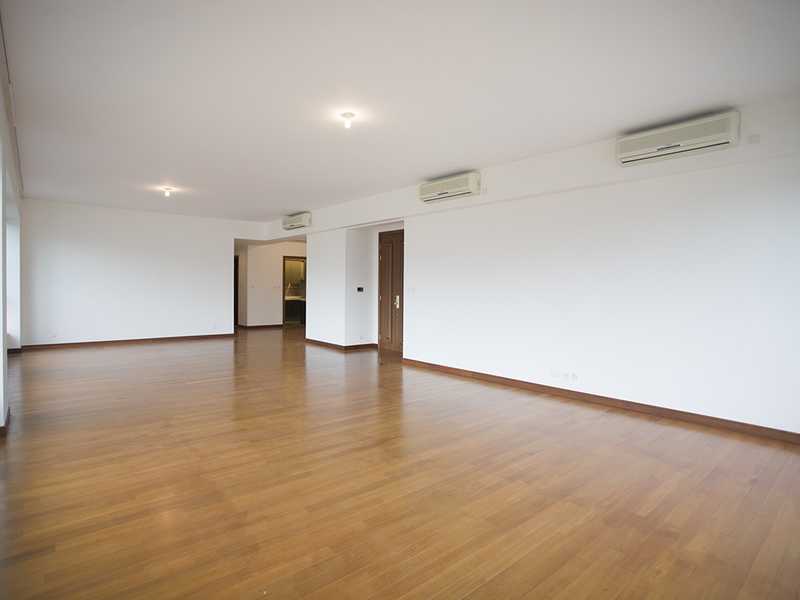 https://img.propertyraptor.com/cdn-cgi/imagedelivery/KD5bF_AFL0JDTbKLWF7z9g/ap8/ap8_001/hornet/prp/img/53edf6293dc75d40cc039a5688503d4c.jpg/public