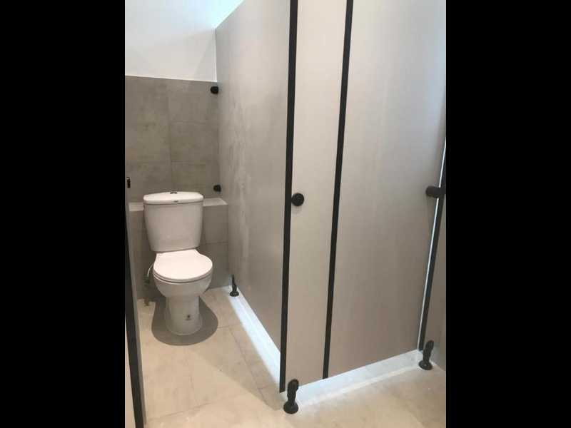 https://img.propertyraptor.com/cdn-cgi/imagedelivery/KD5bF_AFL0JDTbKLWF7z9g/ap8/ap8_001/hornet/prp/img/53ee7cc8ddf27c96baba0f86a48222f3.jpg/public