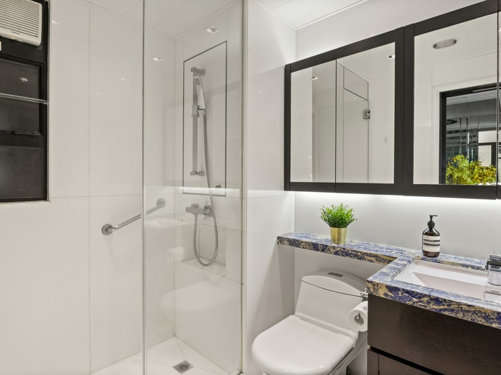 https://img.propertyraptor.com/cdn-cgi/imagedelivery/KD5bF_AFL0JDTbKLWF7z9g/ap8/ap8_001/hornet/prp/img/5404769a011cb14a03909424169e0396.jpg/public