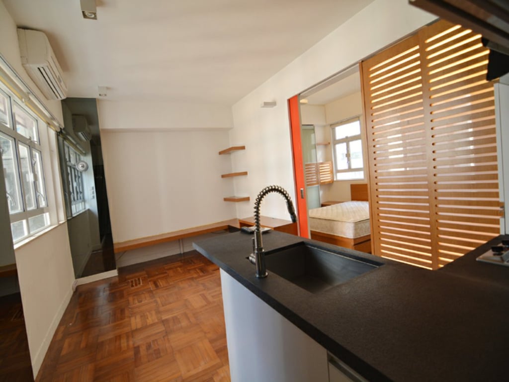 https://img.propertyraptor.com/cdn-cgi/imagedelivery/KD5bF_AFL0JDTbKLWF7z9g/ap8/ap8_001/hornet/prp/img/540cb5f5dd4d70a3e7b9dd2b837bcacb.jpg/public