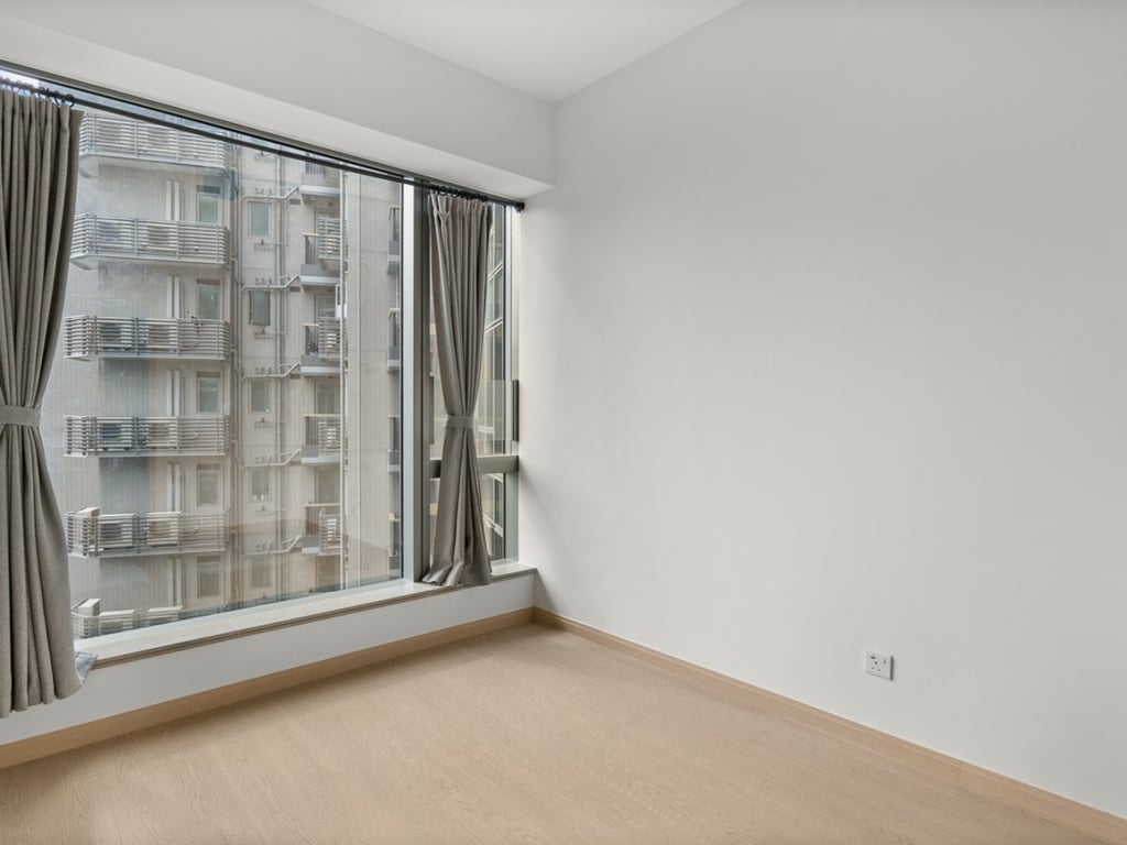 https://img.propertyraptor.com/cdn-cgi/imagedelivery/KD5bF_AFL0JDTbKLWF7z9g/ap8/ap8_001/hornet/prp/img/54618a73237ef97a0e058364b51470fc.jpg/public