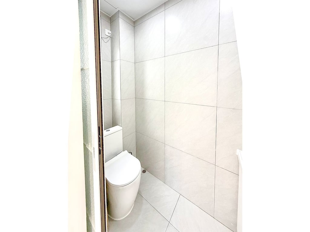https://img.propertyraptor.com/cdn-cgi/imagedelivery/KD5bF_AFL0JDTbKLWF7z9g/ap8/ap8_001/hornet/prp/img/547eb49de7be389493b585d253aaab07-wtm.jpg/public