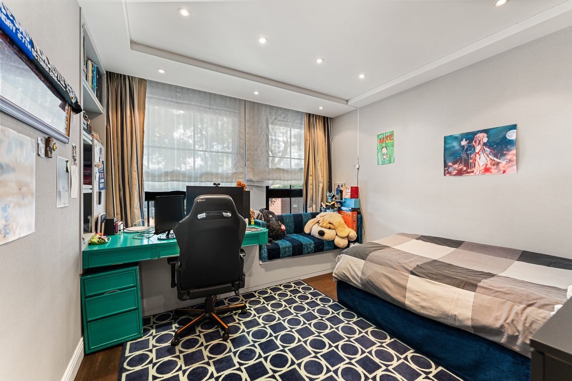 https://img.propertyraptor.com/cdn-cgi/imagedelivery/KD5bF_AFL0JDTbKLWF7z9g/ap8/ap8_001/hornet/prp/img/54a36209605e05f48ffb2751479dbef7-wtm.jpg/public