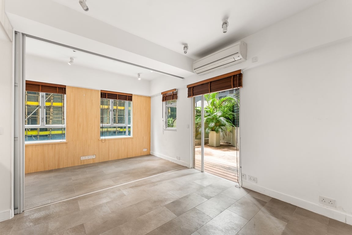 https://img.propertyraptor.com/cdn-cgi/imagedelivery/KD5bF_AFL0JDTbKLWF7z9g/ap8/ap8_001/hornet/prp/img/54bc6311afd4e0569f7386cf2ab46137-wtm.jpg/public