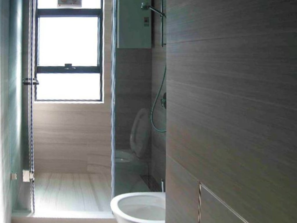 https://img.propertyraptor.com/cdn-cgi/imagedelivery/KD5bF_AFL0JDTbKLWF7z9g/ap8/ap8_001/hornet/prp/img/54c2d381ffa421d2688af81960bb5c5c.jpg/public