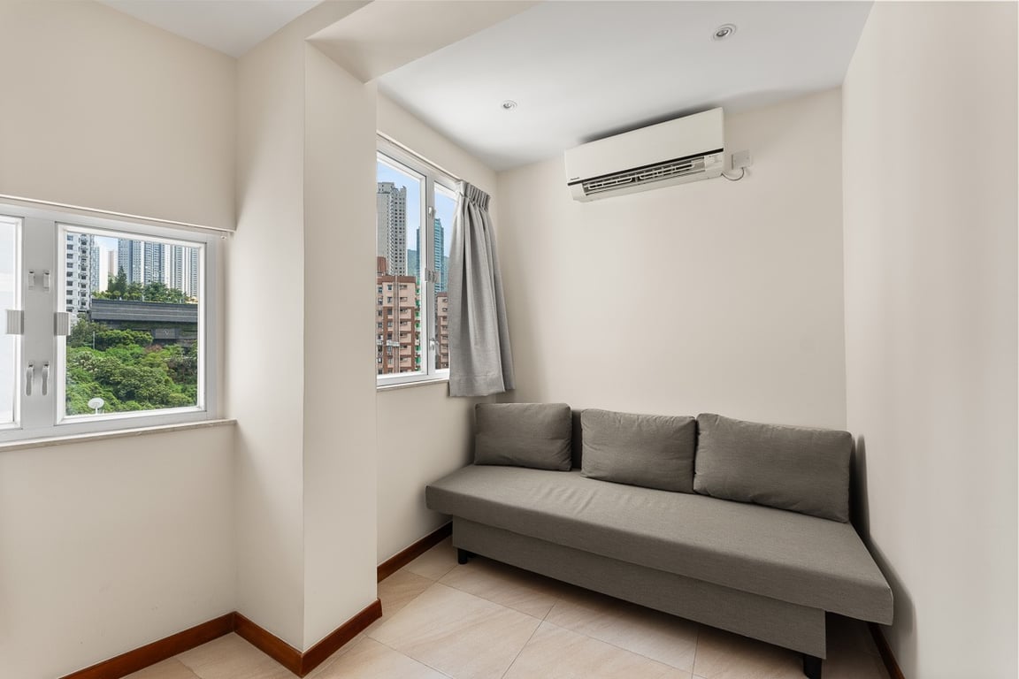 https://img.propertyraptor.com/cdn-cgi/imagedelivery/KD5bF_AFL0JDTbKLWF7z9g/ap8/ap8_001/hornet/prp/img/54da4172c1449476d69cafdbcae5fc23-wtm.jpg/public