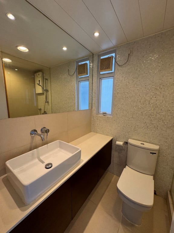 https://img.propertyraptor.com/cdn-cgi/imagedelivery/KD5bF_AFL0JDTbKLWF7z9g/ap8/ap8_001/hornet/prp/img/54f3610bbf91dbcb91c869e8825213d6-wtm.jpg/public