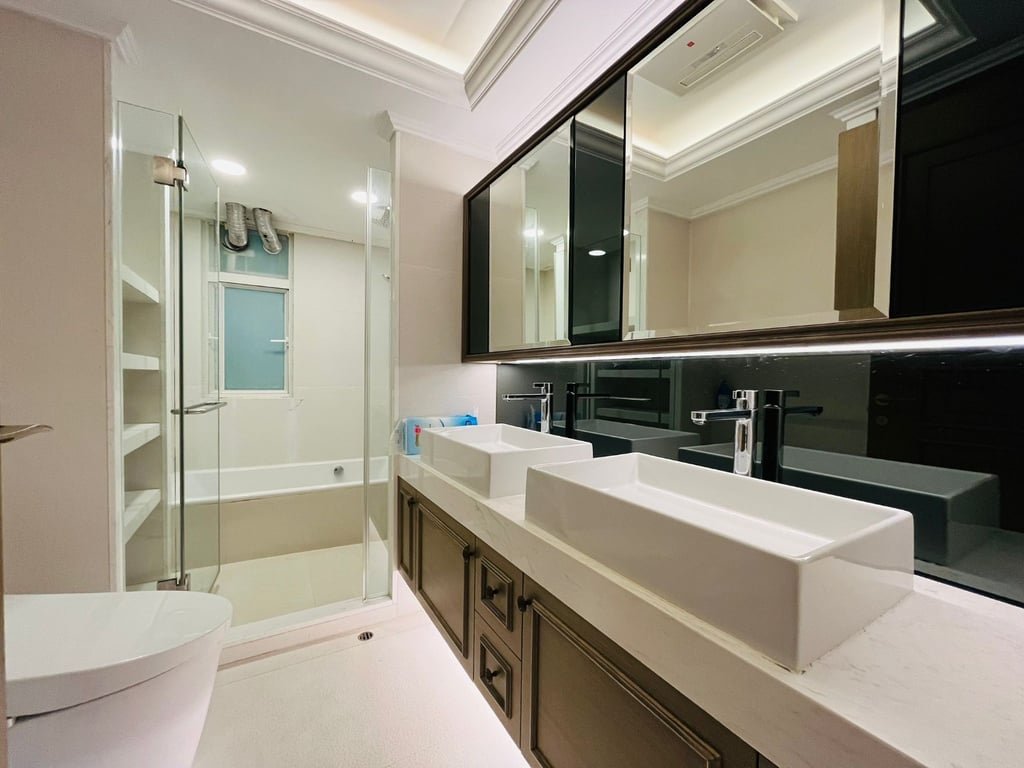 https://img.propertyraptor.com/cdn-cgi/imagedelivery/KD5bF_AFL0JDTbKLWF7z9g/ap8/ap8_001/hornet/prp/img/54f661c891cf87dbdf4f5bb51bcd69fd-wtm.jpg/public