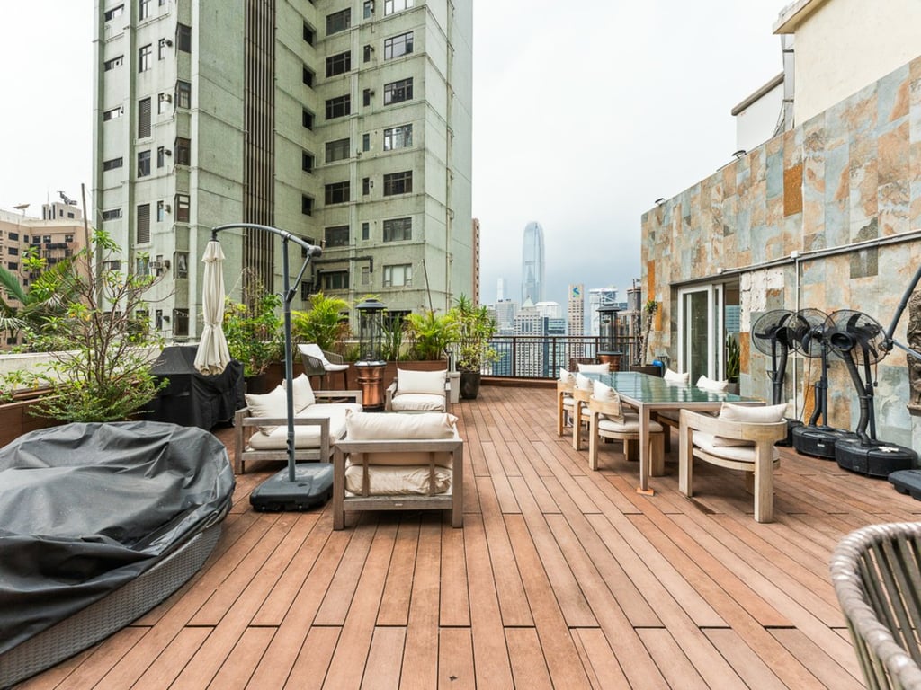 https://img.propertyraptor.com/cdn-cgi/imagedelivery/KD5bF_AFL0JDTbKLWF7z9g/ap8/ap8_001/hornet/prp/img/550c64946e136a6a3913138805d797d1-wtm.jpg/public