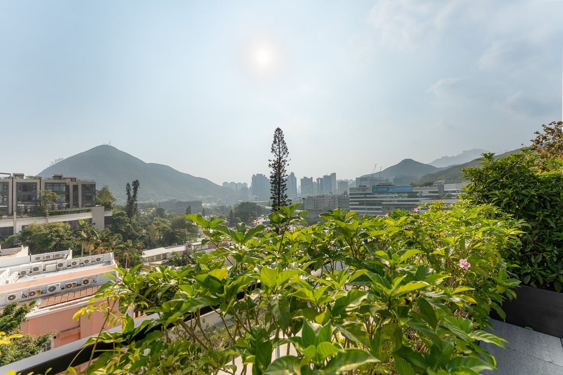 https://img.propertyraptor.com/cdn-cgi/imagedelivery/KD5bF_AFL0JDTbKLWF7z9g/ap8/ap8_001/hornet/prp/img/552f4e25aeb266d8202d7f2670e38ff0-wtm.jpg/public