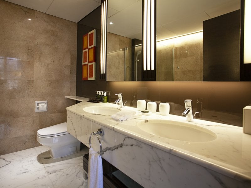 https://img.propertyraptor.com/cdn-cgi/imagedelivery/KD5bF_AFL0JDTbKLWF7z9g/ap8/ap8_001/hornet/prp/img/5535ca82421986acd5b882f7196abe42.jpg/public