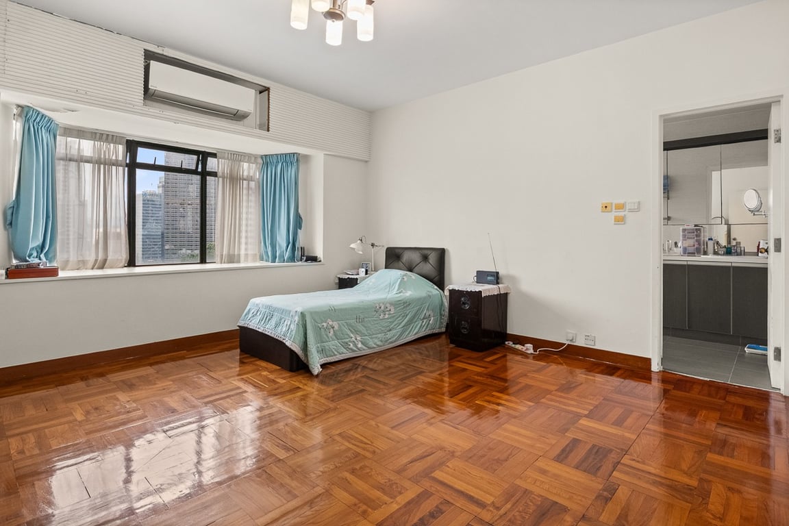 https://img.propertyraptor.com/cdn-cgi/imagedelivery/KD5bF_AFL0JDTbKLWF7z9g/ap8/ap8_001/hornet/prp/img/5555c1db057d7269ae3dba4f7185c623-wtm.jpg/public