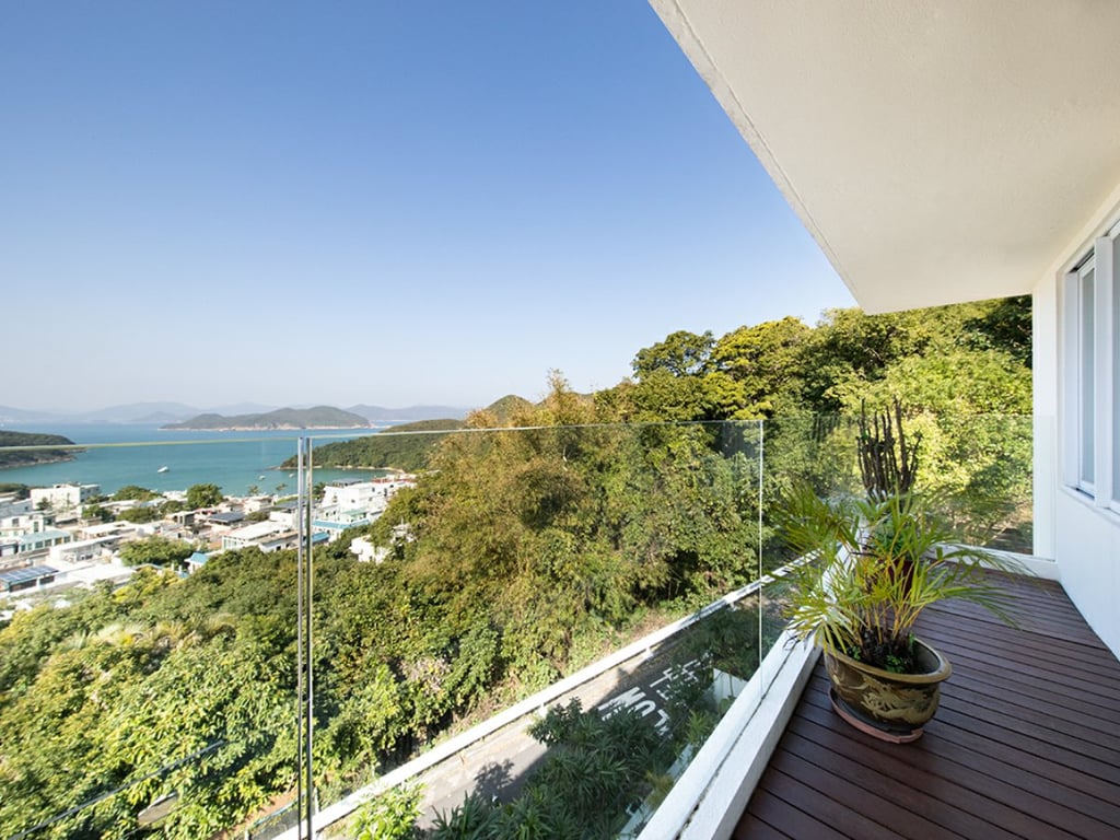 https://img.propertyraptor.com/cdn-cgi/imagedelivery/KD5bF_AFL0JDTbKLWF7z9g/ap8/ap8_001/hornet/prp/img/55601b866cb59acf64ce6b873b29f992.jpg/public