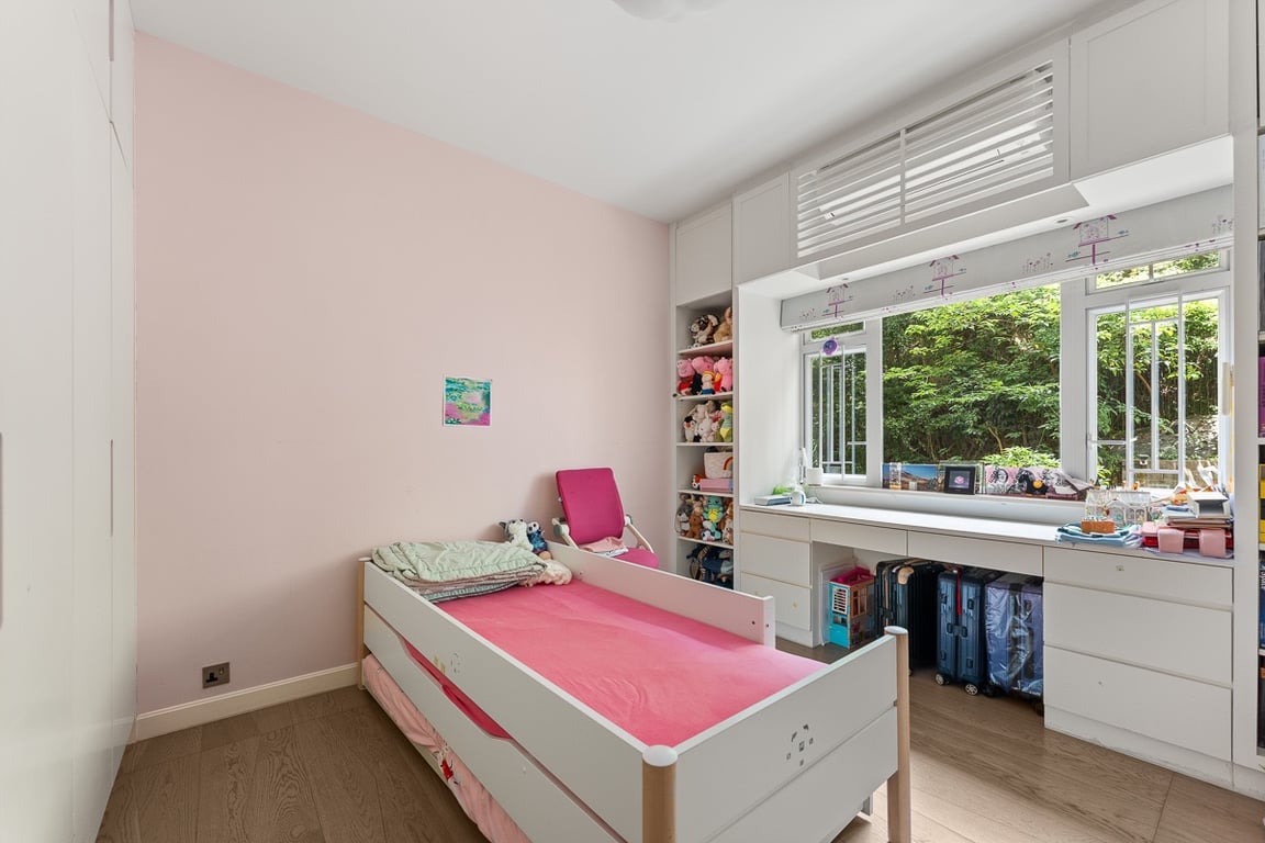 https://img.propertyraptor.com/cdn-cgi/imagedelivery/KD5bF_AFL0JDTbKLWF7z9g/ap8/ap8_001/hornet/prp/img/5563a6c6ae891bb87a48a5b276298246-wtm.jpg/public