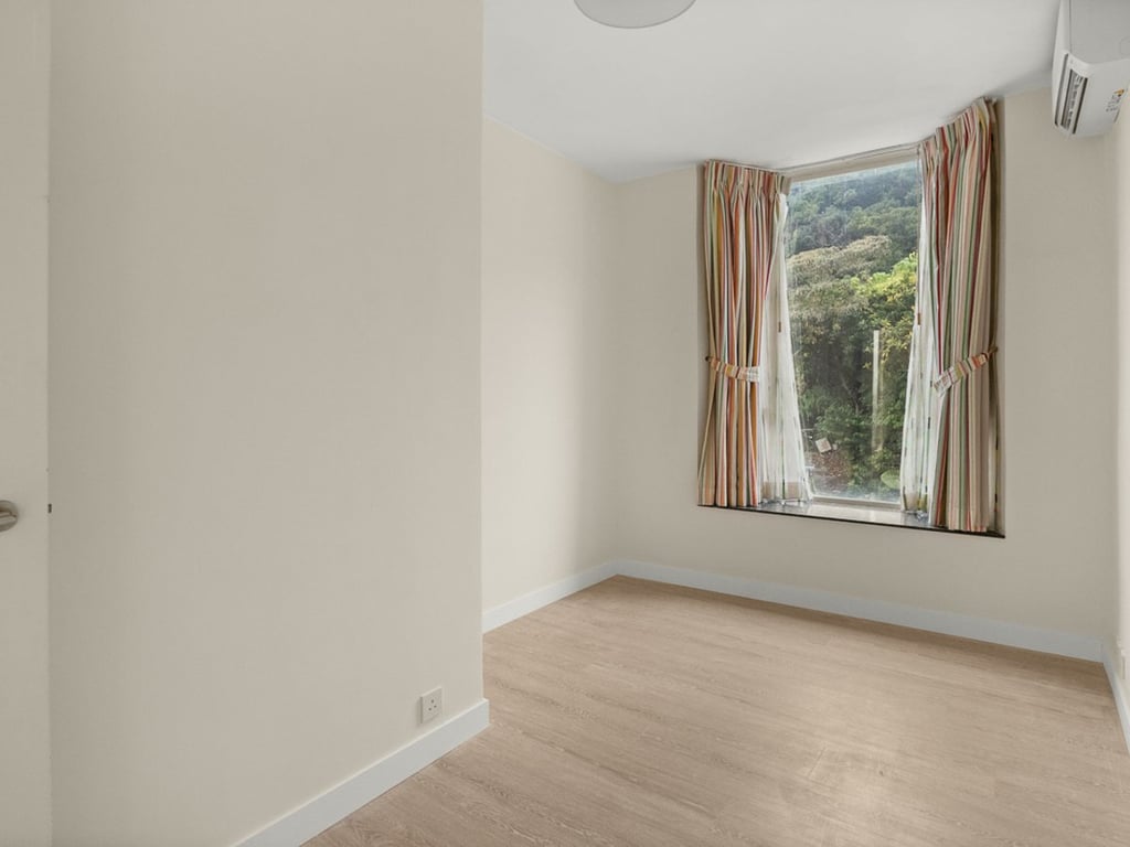 https://img.propertyraptor.com/cdn-cgi/imagedelivery/KD5bF_AFL0JDTbKLWF7z9g/ap8/ap8_001/hornet/prp/img/55835883b92e57ac2dd1b499d1506aa0.jpg/public