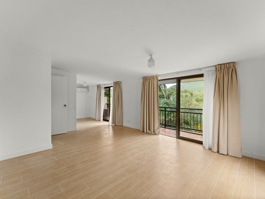 https://img.propertyraptor.com/cdn-cgi/imagedelivery/KD5bF_AFL0JDTbKLWF7z9g/ap8/ap8_001/hornet/prp/img/558c3ca76b9c375a443c3cd9745af30b-wtm.jpg/public
