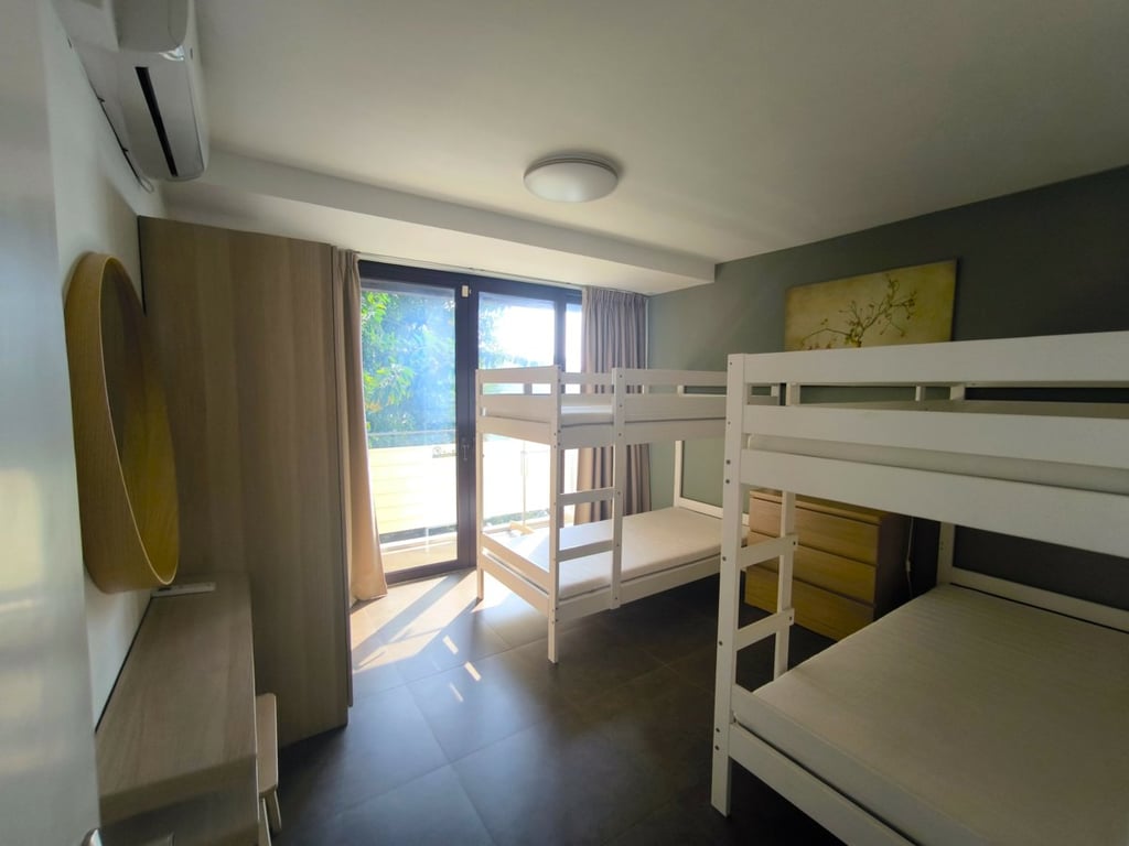 https://img.propertyraptor.com/cdn-cgi/imagedelivery/KD5bF_AFL0JDTbKLWF7z9g/ap8/ap8_001/hornet/prp/img/5594c66f987659f7c0b5637591a1d7ee-wtm.jpg/public