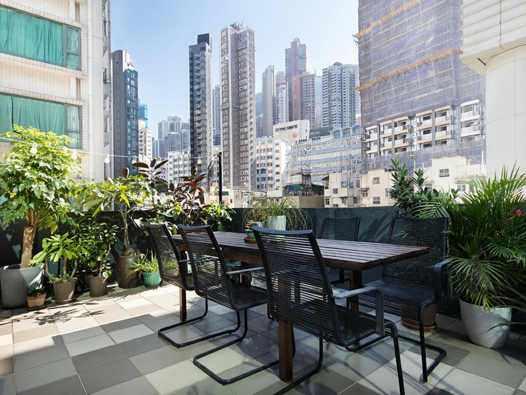 https://img.propertyraptor.com/cdn-cgi/imagedelivery/KD5bF_AFL0JDTbKLWF7z9g/ap8/ap8_001/hornet/prp/img/55a259fddeb013c0b2fd0d0e1e966b21.jpg/public