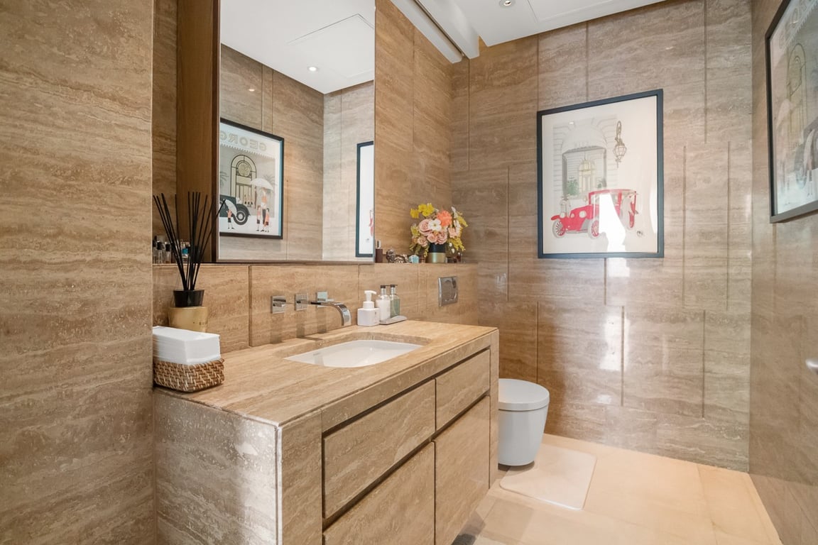 https://img.propertyraptor.com/cdn-cgi/imagedelivery/KD5bF_AFL0JDTbKLWF7z9g/ap8/ap8_001/hornet/prp/img/55a7846bc922d4625b2063745fe6549e-wtm.jpg/public