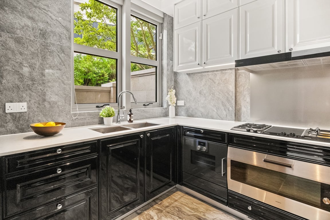 https://img.propertyraptor.com/cdn-cgi/imagedelivery/KD5bF_AFL0JDTbKLWF7z9g/ap8/ap8_001/hornet/prp/img/55ae492ba888c6197e5e2de639f68d74-wtm.jpg/public