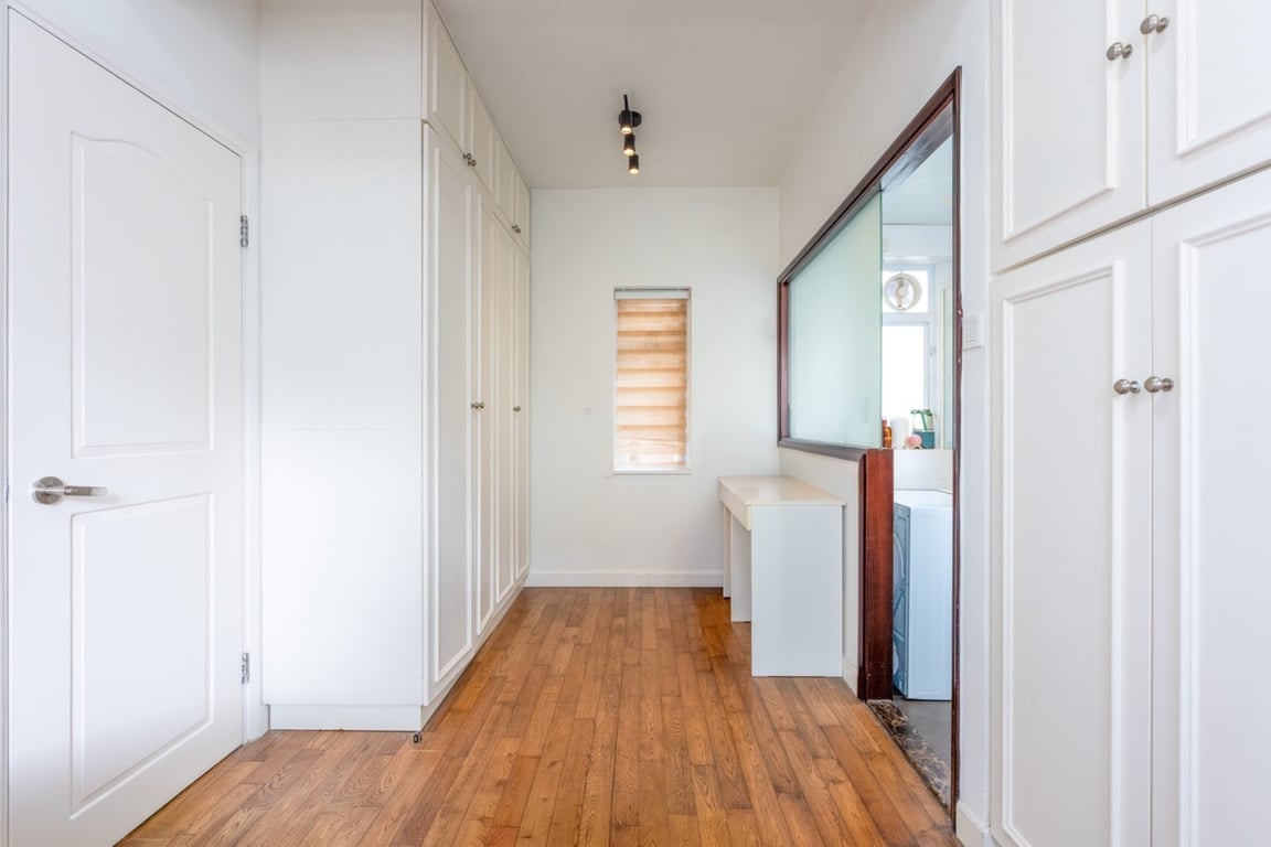 https://img.propertyraptor.com/cdn-cgi/imagedelivery/KD5bF_AFL0JDTbKLWF7z9g/ap8/ap8_001/hornet/prp/img/55b99343db0ea7f990ce5b3394bde6a3-wtm.jpg/public