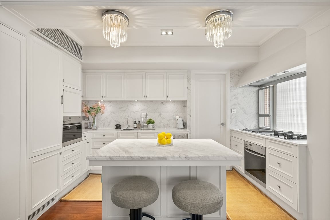 https://img.propertyraptor.com/cdn-cgi/imagedelivery/KD5bF_AFL0JDTbKLWF7z9g/ap8/ap8_001/hornet/prp/img/55de754fec7b36b9622bf38433e9c7ea-wtm.jpg/public