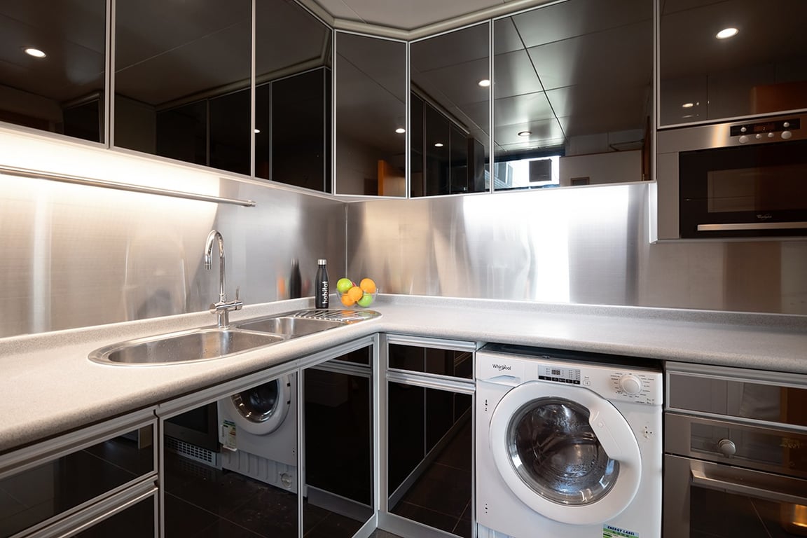https://img.propertyraptor.com/cdn-cgi/imagedelivery/KD5bF_AFL0JDTbKLWF7z9g/ap8/ap8_001/hornet/prp/img/561bdcfb7ed43fdbcda2029f057f3fc1-wtm.jpg/public