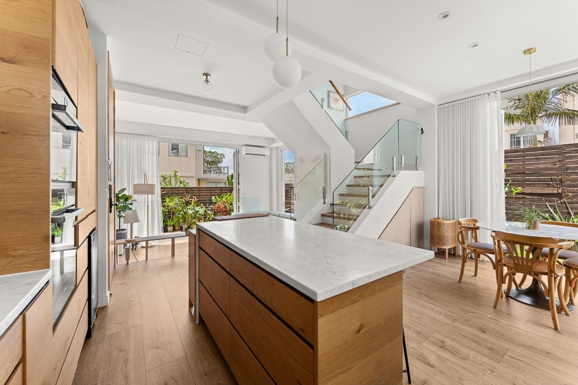https://img.propertyraptor.com/cdn-cgi/imagedelivery/KD5bF_AFL0JDTbKLWF7z9g/ap8/ap8_001/hornet/prp/img/56483b49bd21d2a6d1000cc1df5421ad-wtm.jpg/public