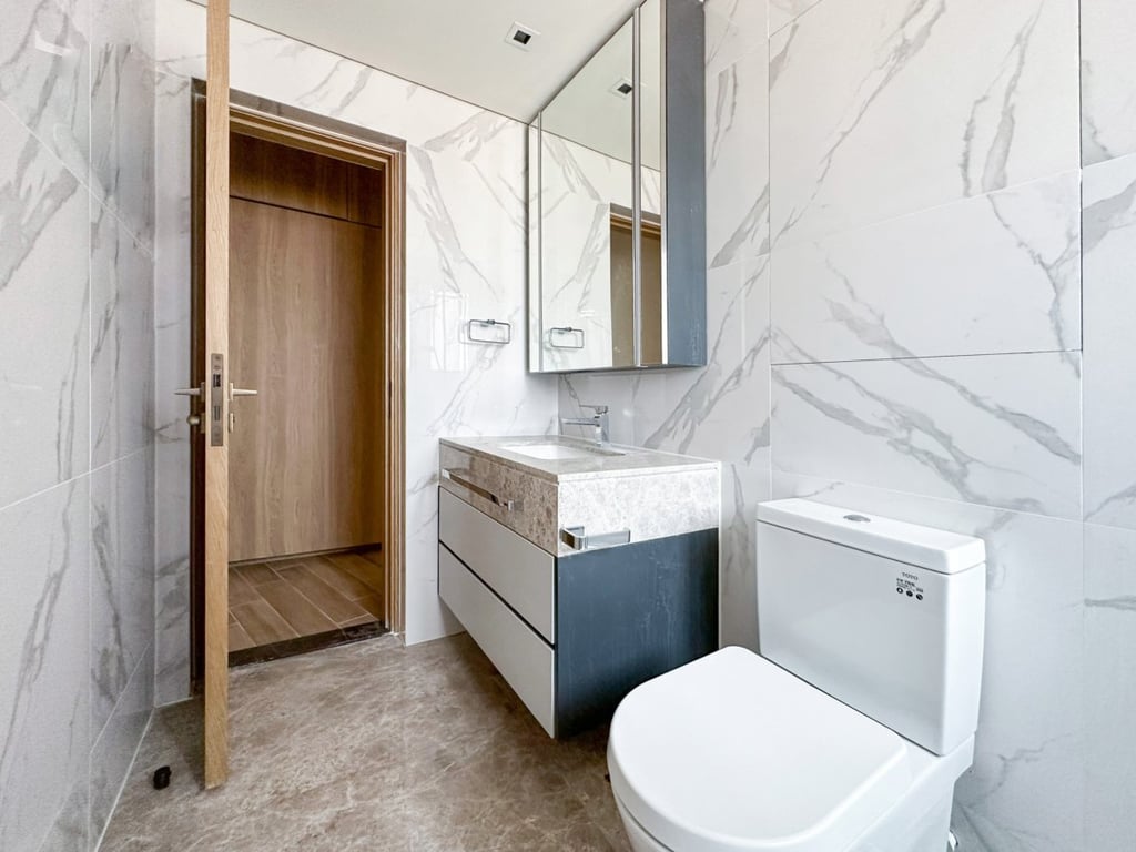 https://img.propertyraptor.com/cdn-cgi/imagedelivery/KD5bF_AFL0JDTbKLWF7z9g/ap8/ap8_001/hornet/prp/img/5666f98f83cf2565b494a309de6aed1d.jpg/public
