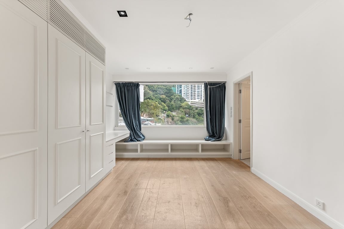https://img.propertyraptor.com/cdn-cgi/imagedelivery/KD5bF_AFL0JDTbKLWF7z9g/ap8/ap8_001/hornet/prp/img/567b2e44db1d0fd9e3a6da817a1fbaac-wtm.jpg/public