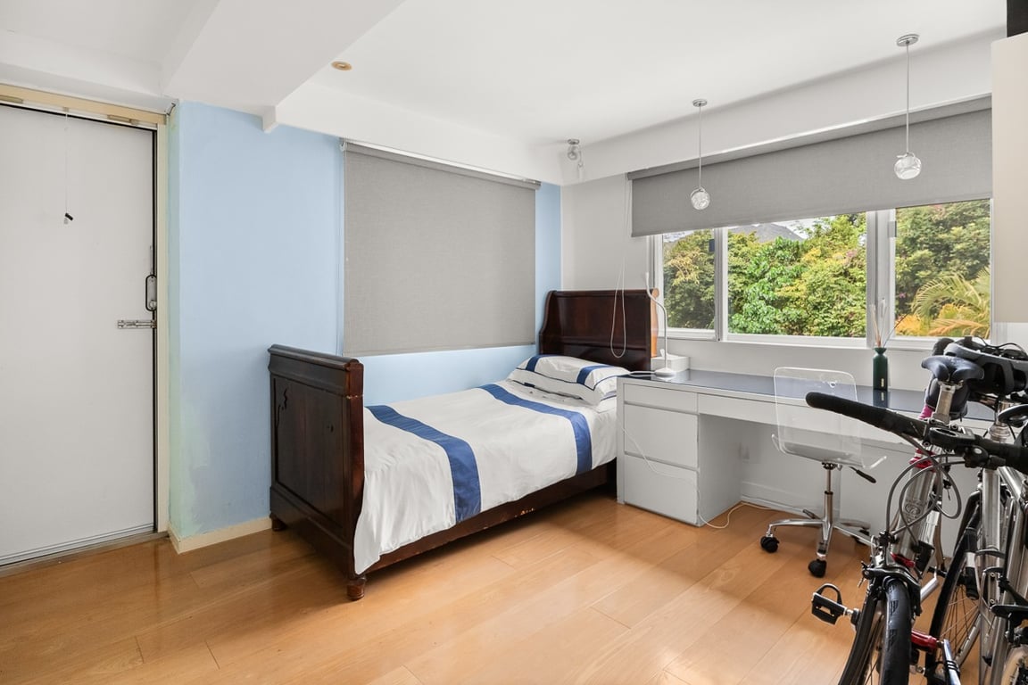 https://img.propertyraptor.com/cdn-cgi/imagedelivery/KD5bF_AFL0JDTbKLWF7z9g/ap8/ap8_001/hornet/prp/img/567b3191a374bac28e600408f7552803-wtm.jpg/public