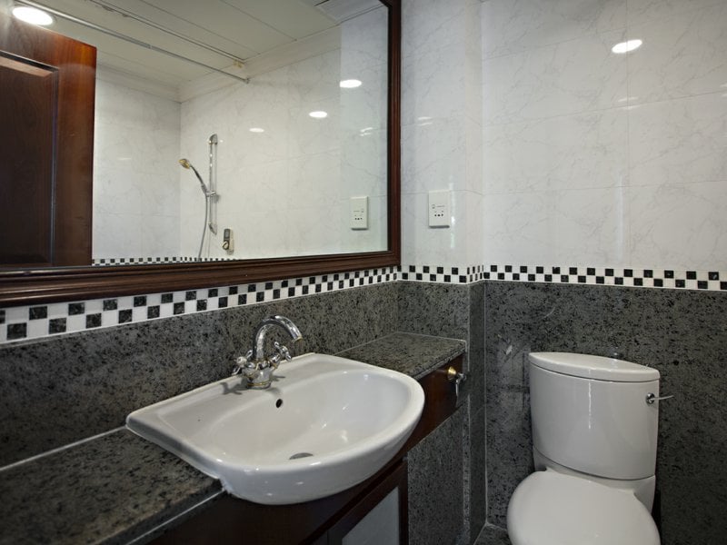 https://img.propertyraptor.com/cdn-cgi/imagedelivery/KD5bF_AFL0JDTbKLWF7z9g/ap8/ap8_001/hornet/prp/img/569067c77590b8178c787d83934bc3a3.jpg/public
