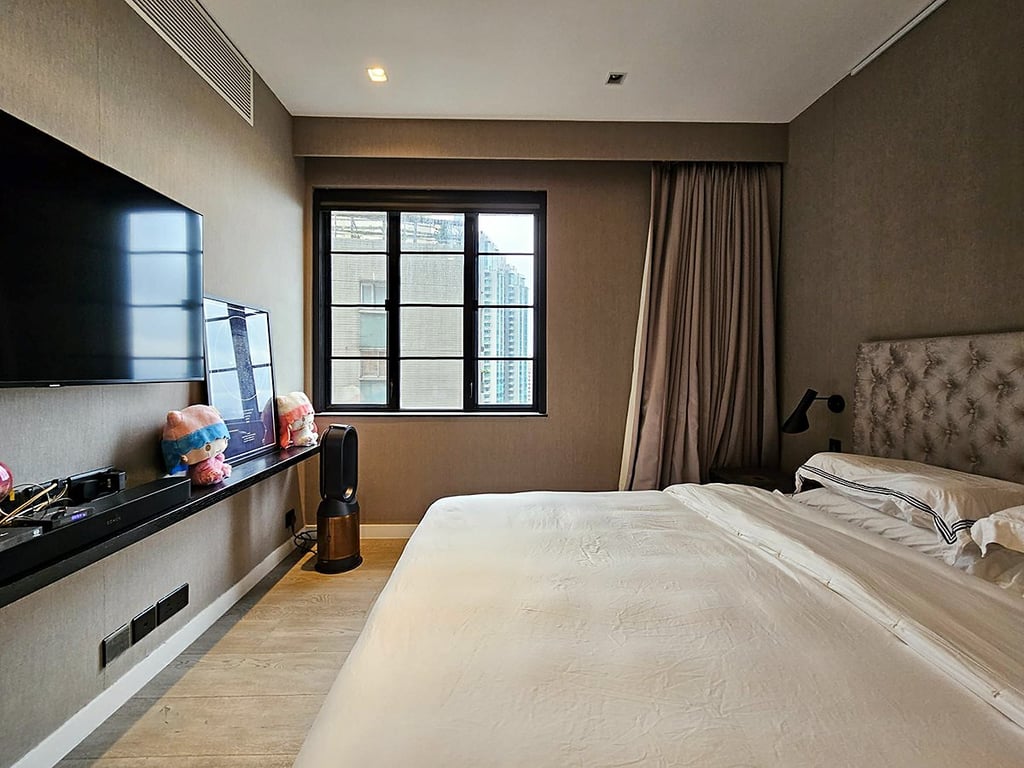https://img.propertyraptor.com/cdn-cgi/imagedelivery/KD5bF_AFL0JDTbKLWF7z9g/ap8/ap8_001/hornet/prp/img/5695061bf8606adf671033e2285fc1d2.jpg/public
