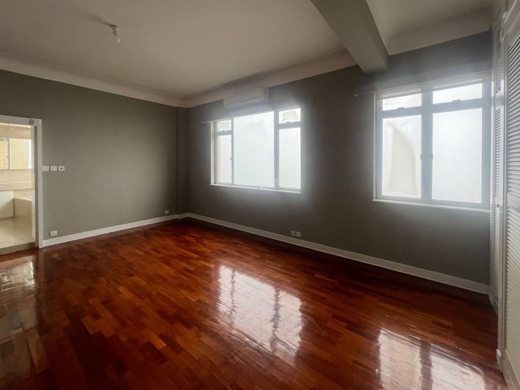 https://img.propertyraptor.com/cdn-cgi/imagedelivery/KD5bF_AFL0JDTbKLWF7z9g/ap8/ap8_001/hornet/prp/img/56d59cc135524ccf56ad10438445a356.jpg/public