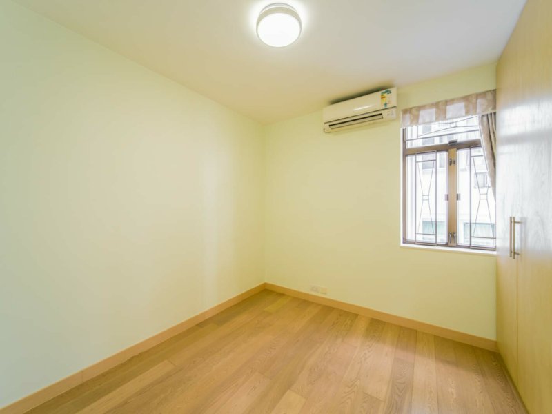 https://img.propertyraptor.com/cdn-cgi/imagedelivery/KD5bF_AFL0JDTbKLWF7z9g/ap8/ap8_001/hornet/prp/img/56eb4e50e4547b98441a4f3e325f086d.jpg/public