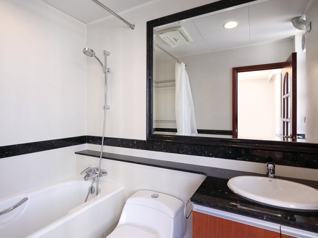 https://img.propertyraptor.com/cdn-cgi/imagedelivery/KD5bF_AFL0JDTbKLWF7z9g/ap8/ap8_001/hornet/prp/img/56ecbbbb596d6cbcacb89d4006c672e9.jpg/public