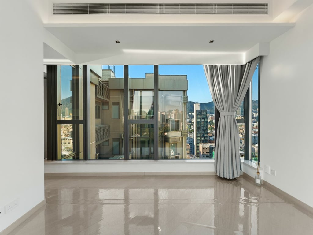 https://img.propertyraptor.com/cdn-cgi/imagedelivery/KD5bF_AFL0JDTbKLWF7z9g/ap8/ap8_001/hornet/prp/img/56fbe7596b38c92a9d0c8f65fa6a73e3-wtm.jpg/public