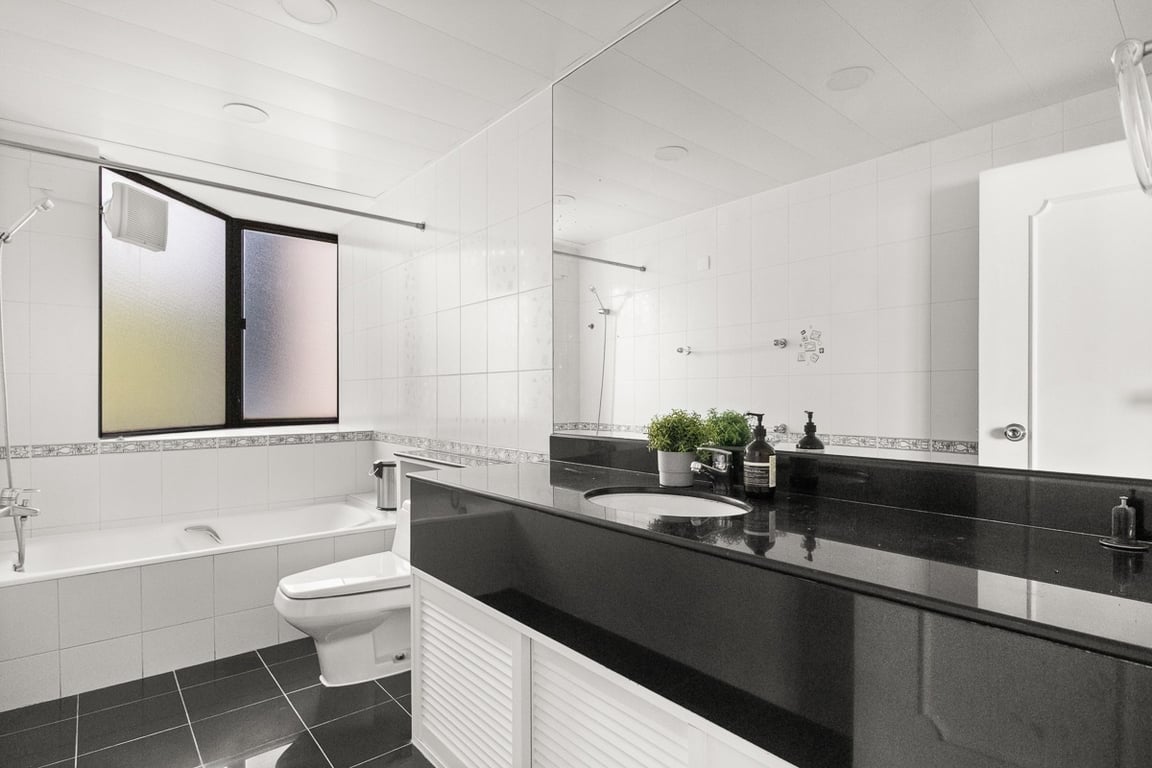 https://img.propertyraptor.com/cdn-cgi/imagedelivery/KD5bF_AFL0JDTbKLWF7z9g/ap8/ap8_001/hornet/prp/img/570917e6f282cff073fbf561486b1293-wtm.jpg/public