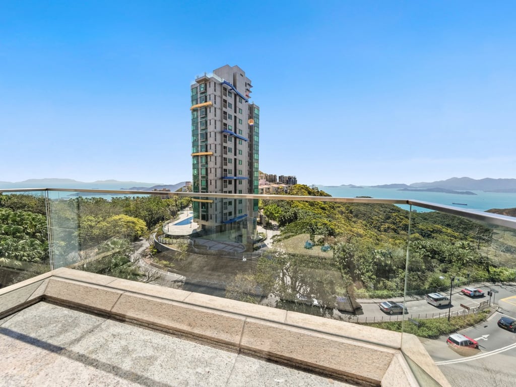 https://img.propertyraptor.com/cdn-cgi/imagedelivery/KD5bF_AFL0JDTbKLWF7z9g/ap8/ap8_001/hornet/prp/img/573b8b94c392f4ed6e8a63461903fb93.jpg/public