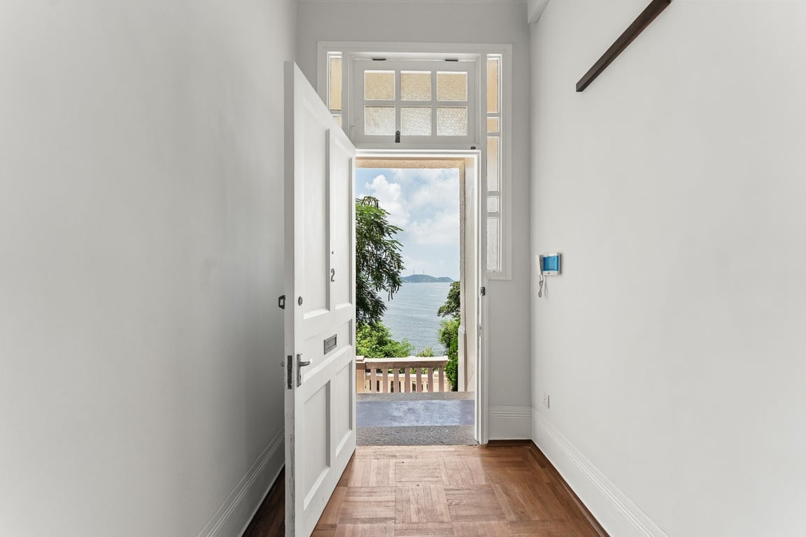 https://img.propertyraptor.com/cdn-cgi/imagedelivery/KD5bF_AFL0JDTbKLWF7z9g/ap8/ap8_001/hornet/prp/img/573e582028a35e0e099485b94967e192-wtm.jpg/public